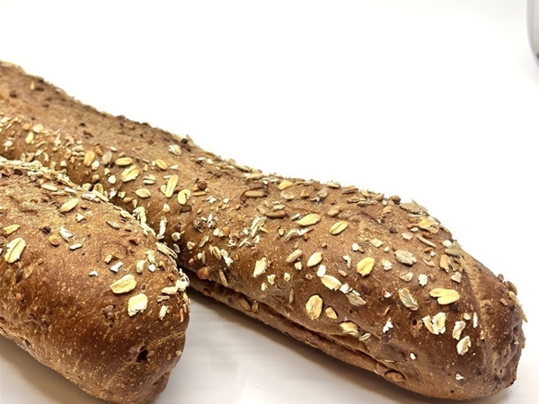 2 afbakstokbroodjes bruin