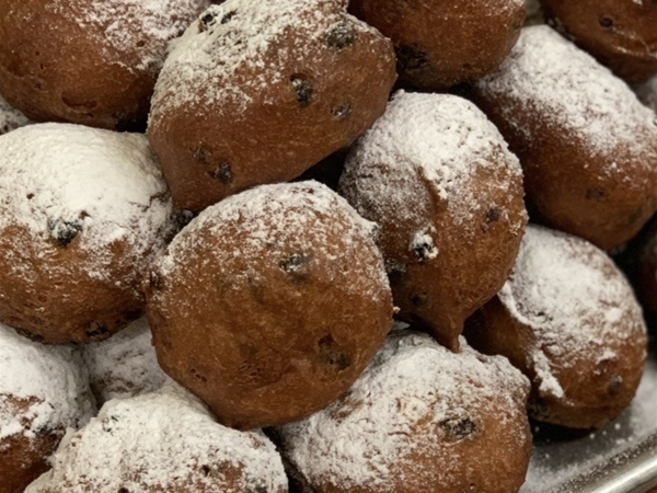 10 oliebollen rozijn voor 13 euro 10 voor &euro; 13.00